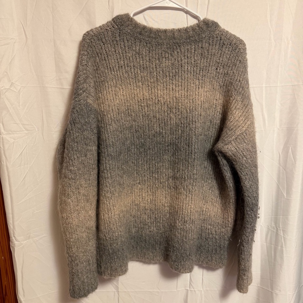 Banana Republic Gray and Cream Women's Sweater - Picture 2 of 6